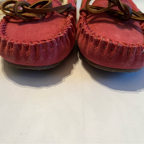 Kids Pink Minnetonka Moccasins. Size 12 - Picture 4 of 6